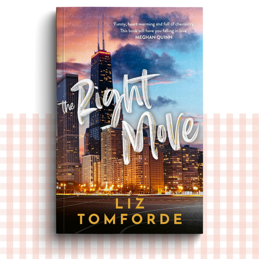 Paperback book cover of 'The Right Move' by Liz Tomforde with a Chicago cityscape background.